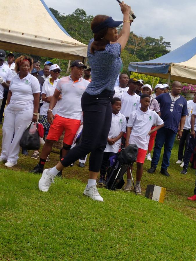 Golfeuse swing foule