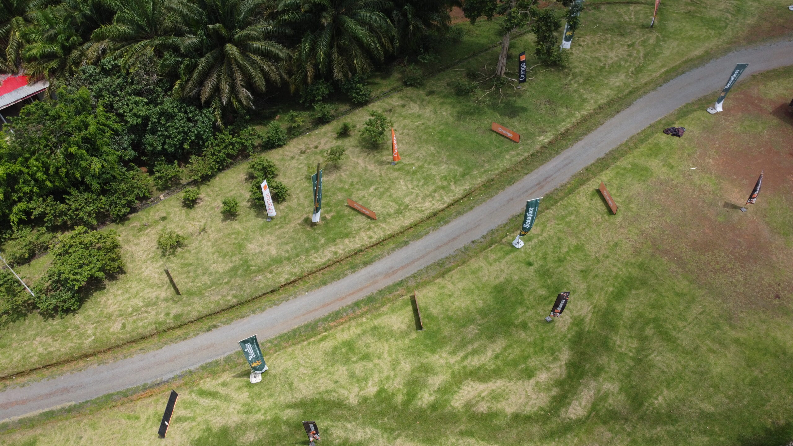 Golfeur en action au Nkoabe Golf Club